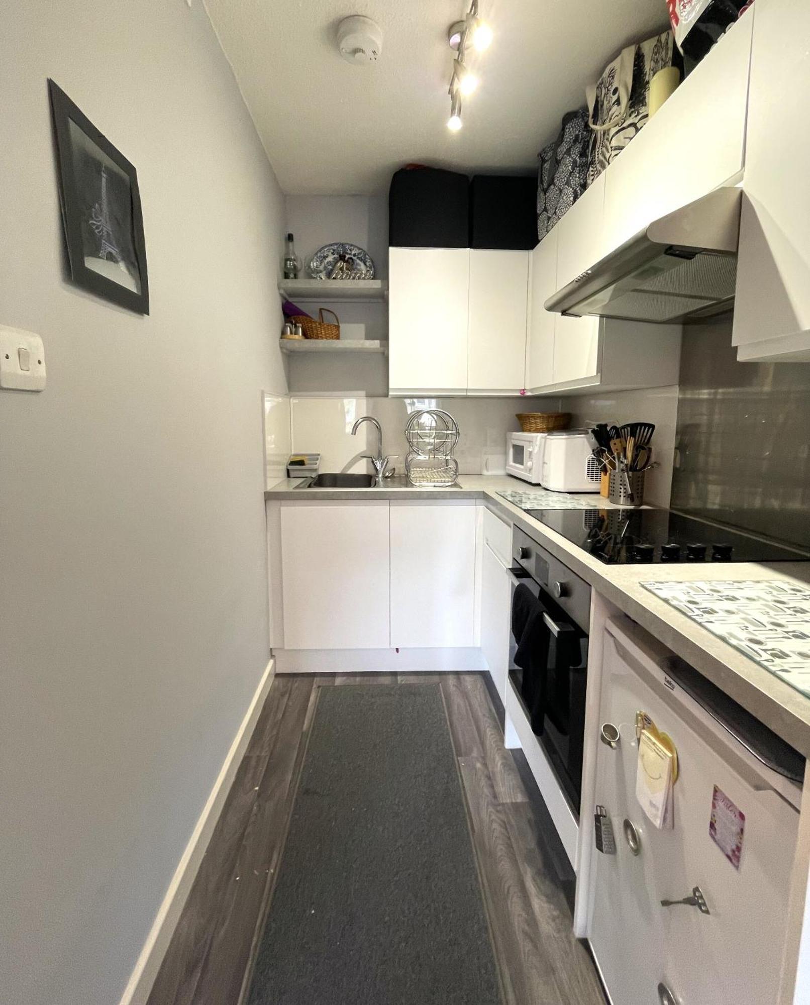 Snug In Location Apartament